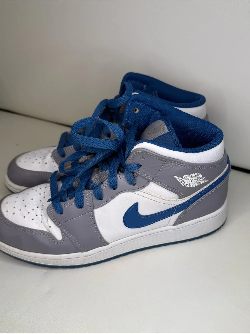Kids’ Nike Air Jordan 1 Mid - White / Gray / Blue